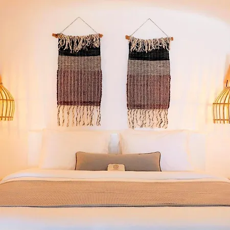 Caldera Romance Cave Oia, Santorini Private Terrace Outdoor Hot Tub Spectacular Sunset Caldera Views Traditional Cave-style Luxury, אויה
