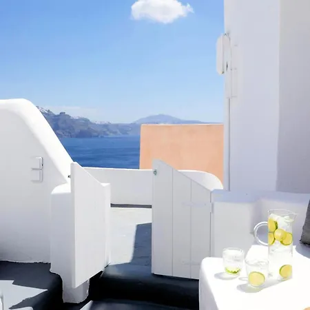 Caldera Romance Cave Oia, Santorini Private Terrace Outdoor Hot Tub Spectacular Sunset Caldera Views Traditional Cave-style Luxury,