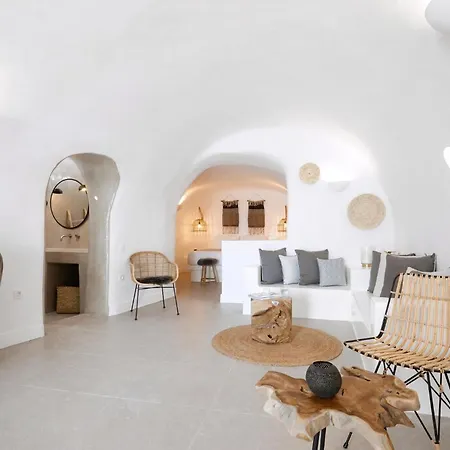 Caldera Romance Cave Oia, Santorini Private Terrace Outdoor Hot Tub Spectacular Sunset Caldera Views Traditional Cave-style Luxury, * 伊亚